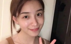 我们班八个男生玩吃我胸